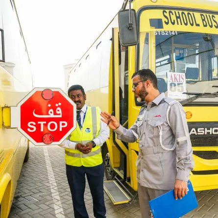 الحافلات المدرسية في دبي. الصورة من الحساب الرسمي لهيئة الطرق والمواصلات على منصة x