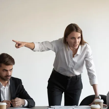 حل النزاعات مع الزملاء