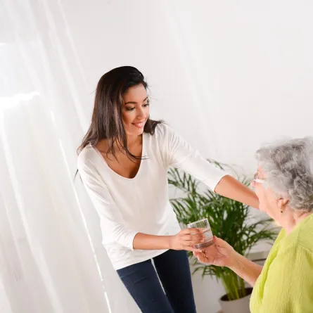 طرق العناية بكبار السن 