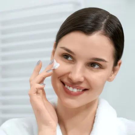 الفرق بين كريم الوجه وكريم محيط العين