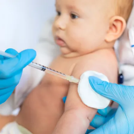 صورة تطعيم الرضيع