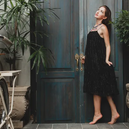 تفسير حلم الفستان الأسود في المنام- مصدر الصورة Freepik by marymarkevich