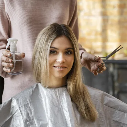 تفسير حلم قص الشعر للمتزوجة - مصدر الصورة: Freepik 