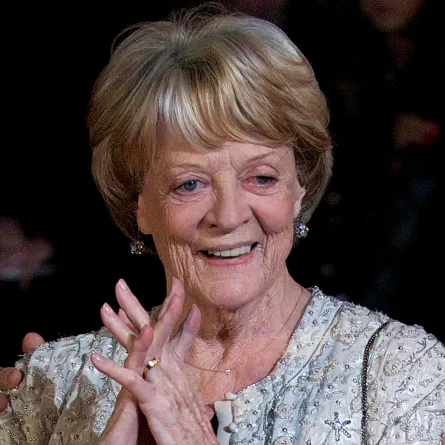 ماغي سميث خلال مهرجان لندن السينمائي الدولي السادس والخمسين في لندن (Maggie Smith during the 56th BFI London Film Festival in London). مصدر الصورة: ANDREW COWIE / AFP