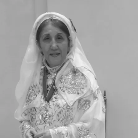 الفنانة التشكيلية السعودية صفية بن زقر في ذمة الله - الصورة من موقع معهد مسك للفنون