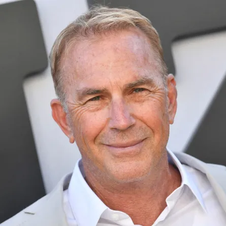 المخرج والكاتب والممثل الأمريكي كيفن كوستنر يحضر العرض الأول لفيلم ‏‎-Horizon: An American Saga Chapter 1‎ US Director, writer and actor Kevin Costner attends the US premiere of "Horizon: An ‎American Saga Chapter 1-‎‏- مصدر الصورة: ‏‎(Photo by VALERIE MACON / AFP)‎