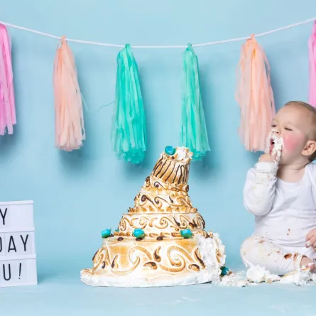 صورة طفل في يوم ميلادة الأول