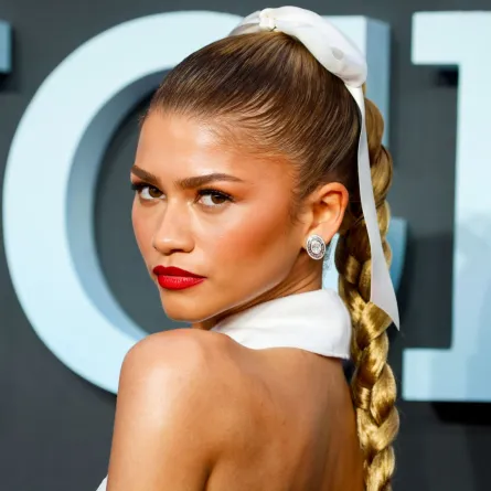 مكياج وتسريحات شعر