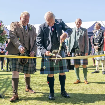 الملك تشارلز King Charles يفتتح معرض الزهور باسكتلندا (مصدر الصورة: Jane Barlow / POOL / AFP)