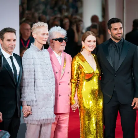 فريق عمل فيلم The Room Next Door- تصوير يوسف بوهوش خاص لسيدتي 