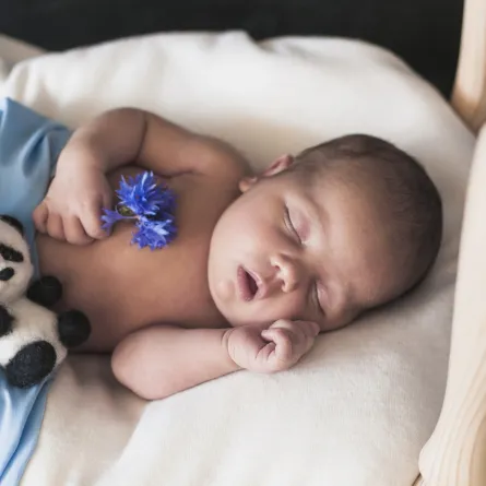 صورة لطفل رضيع نائم