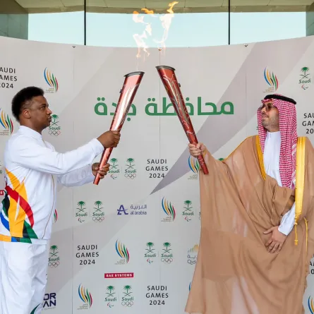 تسلّم الأمير سعود بن جلوي محافظ جدة شعلة دورة الألعاب السعودية الثالثة 2024