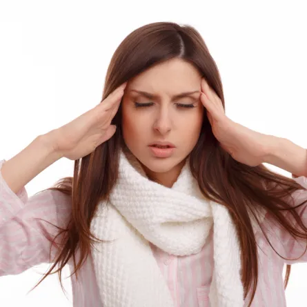 امرأة تشعر بصداع - المصدر freepik