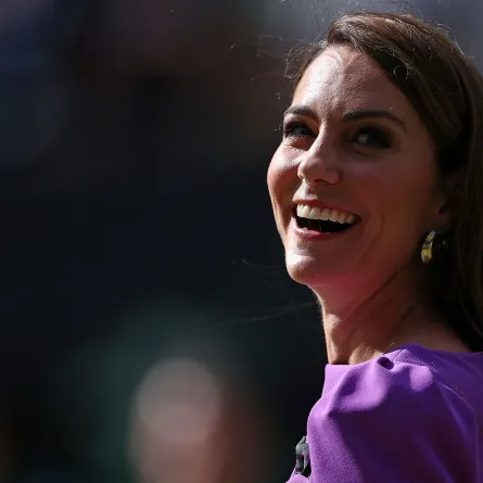 كاثرين (كيت ميدلتون) في نادي All England Lawn Tennis and Croquet في ويمبلدون، جنوب غرب لندن (Catherine at The All England Lawn Tennis and Croquet Club in Wimbledon, southwest London). مصدر الصورة: HENRY NICHOLLS / AFP