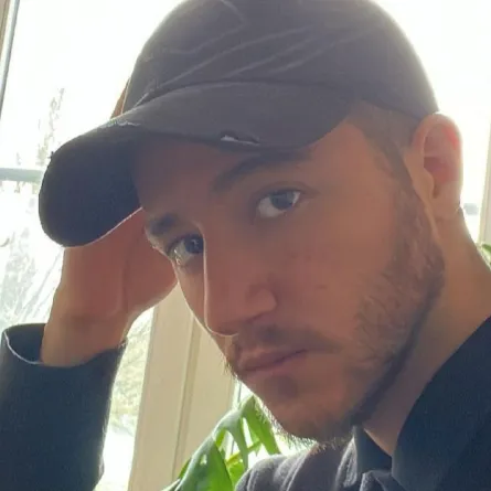 أحمد مالك يشوّق جمهوره لـ مطعم الحبايب