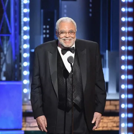 جيمس إيرل جونز James Earl Jones – مصدر الصورة Theo Wargo / GETTY IMAGES NORTH AMERICA / Getty Images via AFP