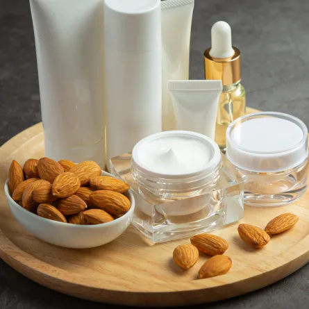 فوائد اللوز للبشرة والشعر وصحة العظام لا مثيل لها Image by jcomp on Freepik