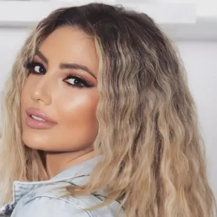 أنجيلا بشارة- الصورة من حسابها على إنستغرام