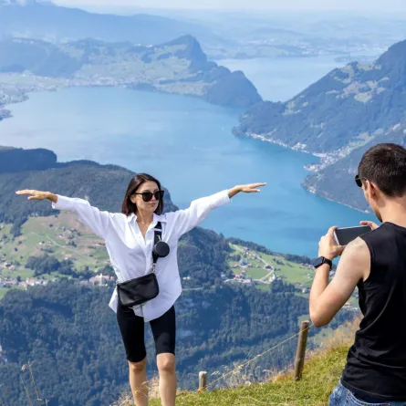 الجبال في فرونالبستوك، سويسرا