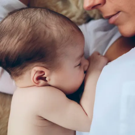 صورة لأم مع مولودها