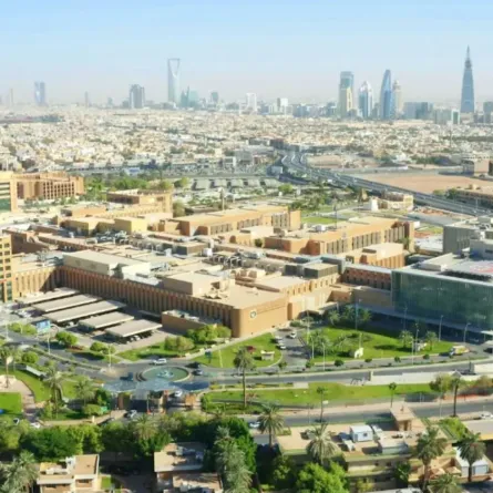 التخصصي يجري أول عملية زراعة قلب كاملة بالروبوت على مستوى العالم