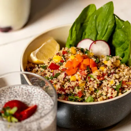 تحتوي الكينوا على العديد من العناصر الغذائية الهامة