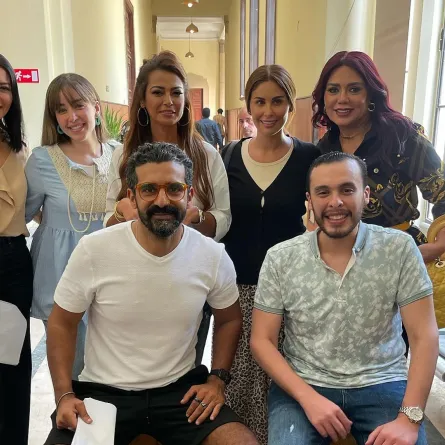 أسرة مسلسل روج أسود