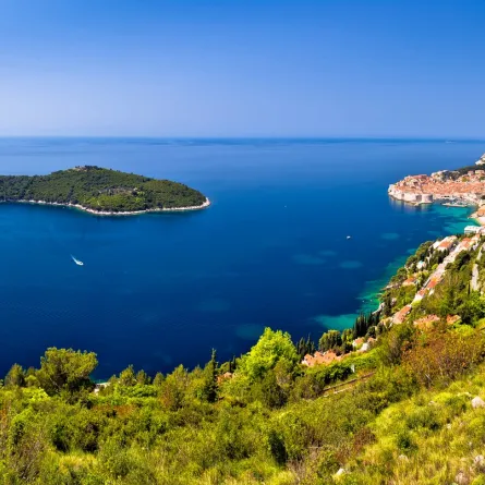 منظر بانورامي لمدينة دوبروفنيك وجزيرة لوكروم