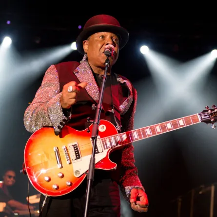 تيتو جاكسون في مسرح وولف كريك في أتلانتا، جورجيا (Tito Jackson at Wolf Creek Amphitheater in Atlanta, Georgia). مصدر الصورة: Marcus Ingram - ABA /Getty Images/AFP