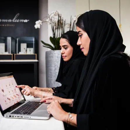 صاحبتا علامة شارملينا  لينا وهالة الخريجي -الصورة من مكتب العلاقات العام للعلامة 