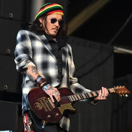 جوني ديب في كليسون بغرب فرنسا (Johnny Depp in Clisson, western France). مصدر الصورة: Sebastien SALOM-GOMIS / AFP