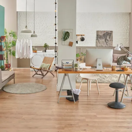 مكتب للعمل في غرفة المعيشة