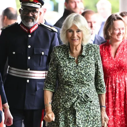  الملكة كاميلا Queen Camilla في مركز Dyson لمرضى السرطان (مصدر الصورة: JUSTIN TALLIS / POOL / AFP)