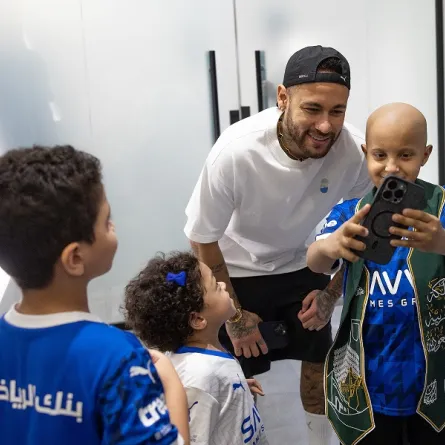 نيمار يدعم استضافة السعودية لكأس العالم  ويشارك في احتفالات اليوم الوطني 94 - الصورة من حساب الهلال السعودي على إكس