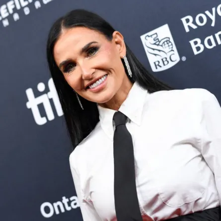 ديمي مور في مسرح رويال ألكسندرا في تورنتو، أونتاريو، كندا (Demi Moore at the Royal Alexandra Theatre in Toronto, Ontario, Canada). مصدر الصورة: VALERIE MACON / AFP