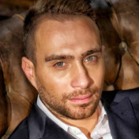 حسام حبيب يقدم اعتذاراً لفنان شهير.. هل يقصد تامر عاشور؟