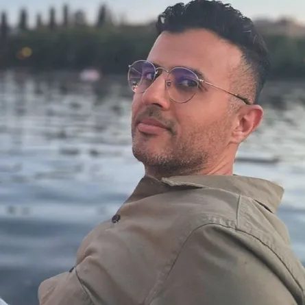 من على المسرح.. حمزة نمرة  يحمس الجمهور لحفله في لندن