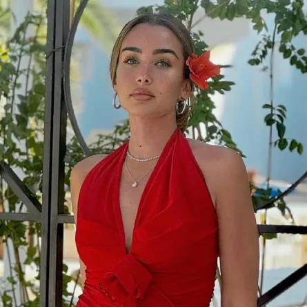 هنا الزاهد غامضة ومثيرة في اللقطات الأولى من إقامة جبرية