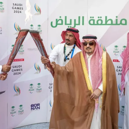 أمير منطقة الرياض يتسلم شعلة دورة الألعاب السعودية 2024