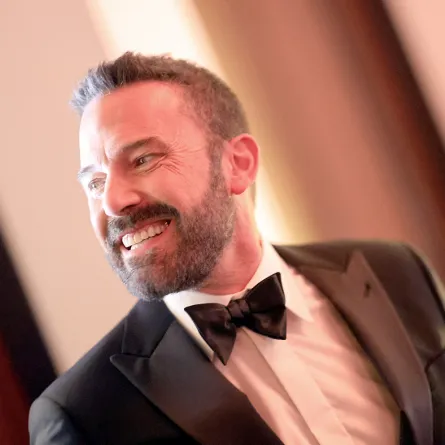 بن أفليك يحضر حفل توزيع جوائز جولدن جلوب السنوي الـ81 في بيفرلي هيلز، كاليفورنيا (Ben Affleck attends the 81st Annual Golden Globe Awards in Beverly Hills, California). مصدر الصورة: Matt Winkelmeyer/Getty Images/AFP