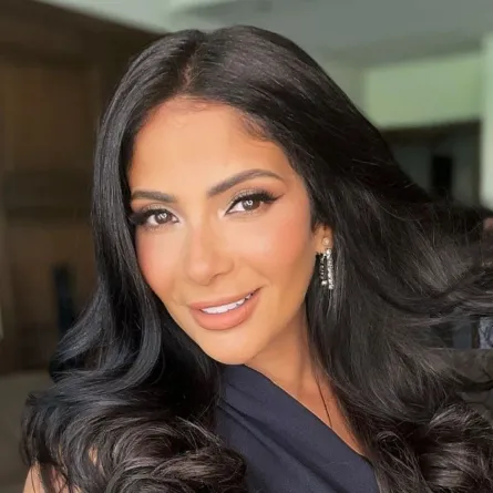 منى زكي - الصورة من صفحتها على انستغرام