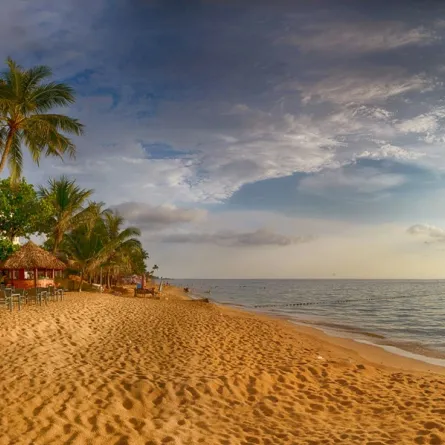 شاطئ رملي في جزيرة فو كوك