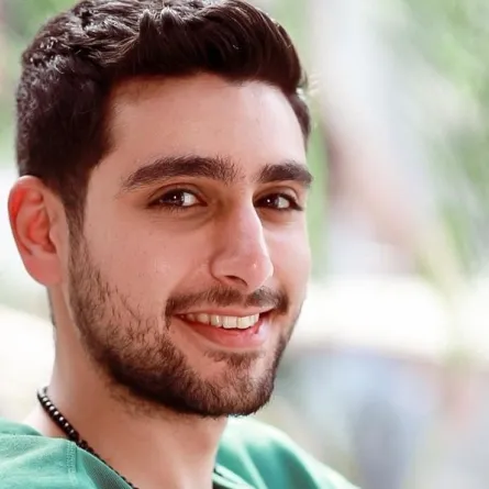 مصطفى قمر يحتفل بيوم ميلاد نجله تيام في أجواء عائلية بسيطة