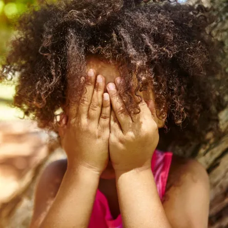 صورة تعبر عن اضطراب عاطفي عند الطفل