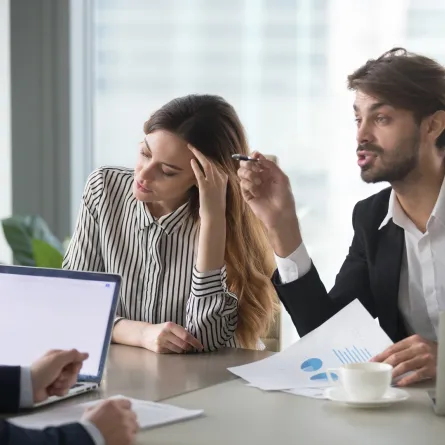 النقاشات في العمل 