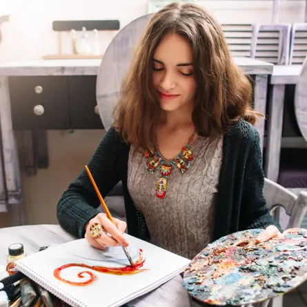 الإبداع والتعبير عن الذات في مرحلة الشباب