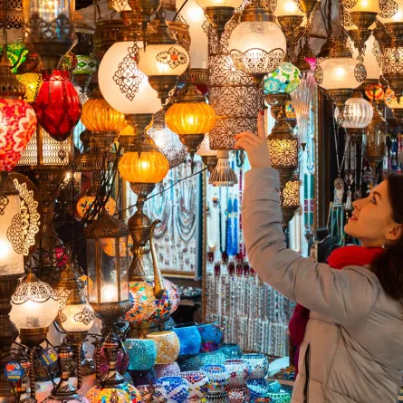 متعة التسوق في البازار الكبير