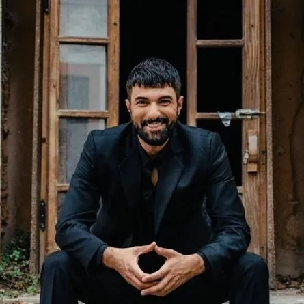 إنجين أكيوريك- الصورة من حسابه على إنستغرام