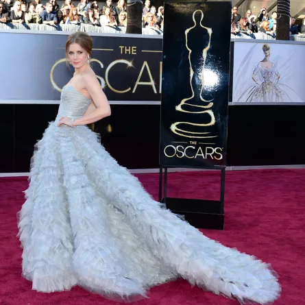 إيمي أدامز بمجوهرات ماسية فاخرة من دار معوض في حفل توزيع جوائز الأوسكار (مصدر الصورة: FREDERIC J. BROWN / AFP)
