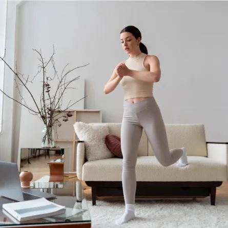 يفضل ممارسة  تمارين المرونة لمدة  3 الى 5 مرات في الاسبوع Image by freepik 